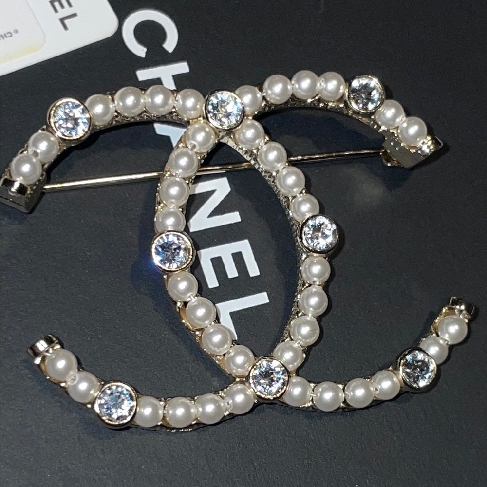 *SOLD * Authentic Chanel Pearl & Crystal Brooch